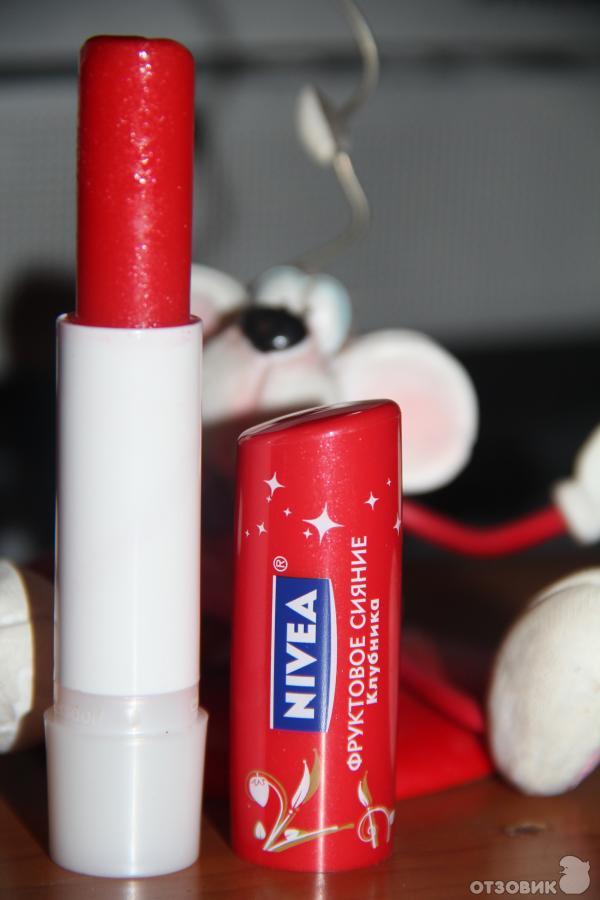 Бальзам для губ Nivea Фруктовое сияние Клубника фото