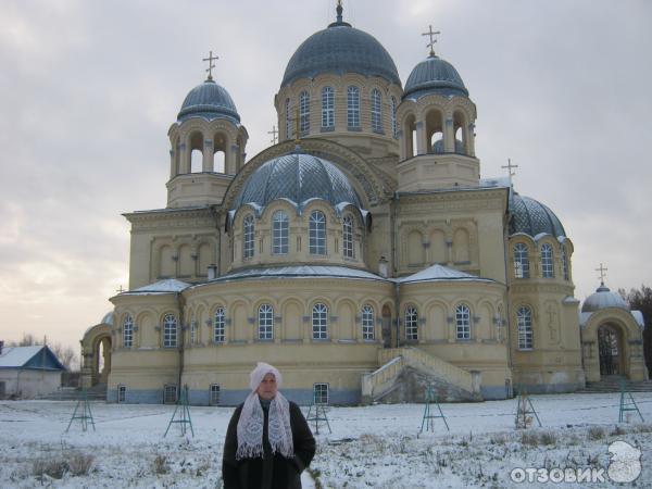 Храм со стороны заднего двора(рядом с гостиницей для поломинков)