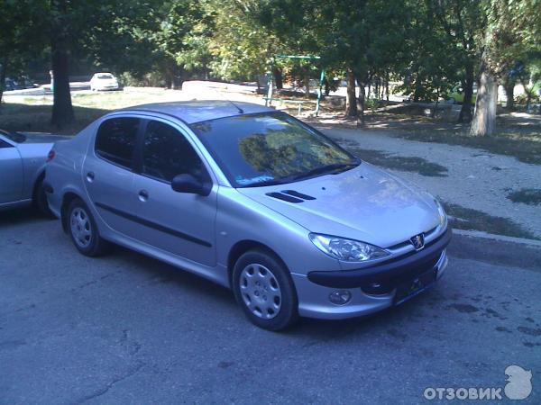 Автомобиль Peugeot 206 - седан фото