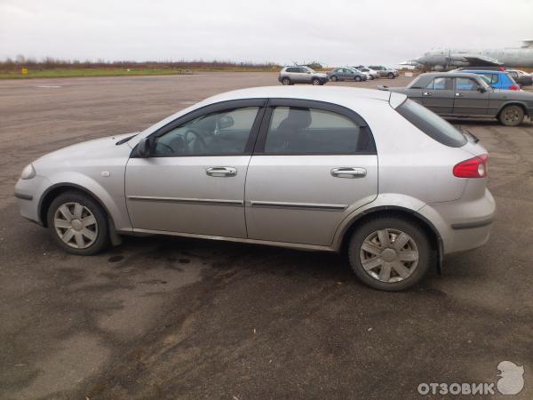 Автомобиль Chevrolet Lacetti хэтчбек фото