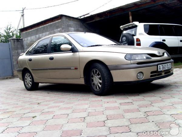 Автомобиль Renault Laguna - хэтчбэк фото