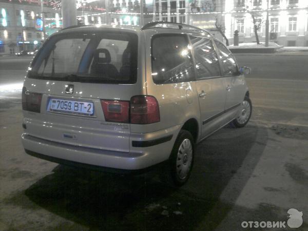 Автомобиль Volkswagen Sharan - минивэн фото