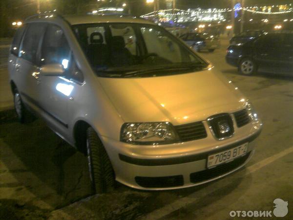 Автомобиль Volkswagen Sharan - минивэн фото