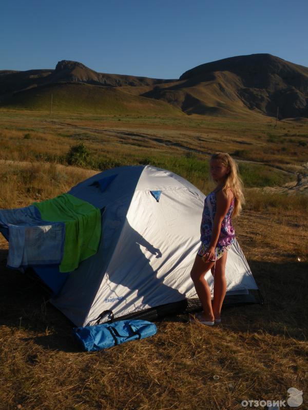 Девушки лисьей бухты. Коктебель Тихая бухта кемпинг. Кемпинг Лисья бухта Крым. Лисья бухта 2023. Svetlana harleeva Лисья бухта