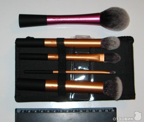 Кисть для румян Blush Brush Real Techniques фото