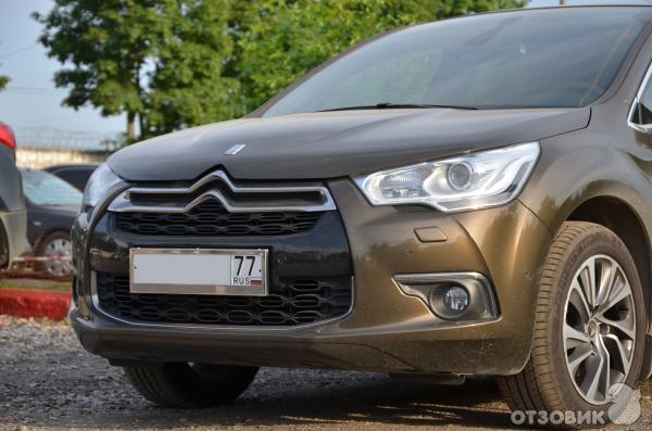 Автомобиль Citroen DS4 фото