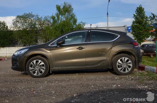 Автомобиль Citroen DS4 фото