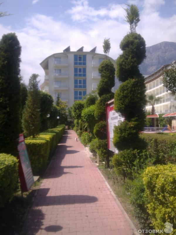 Отель Lims Bona Dea Beach Hotel