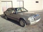 Автомобиль Mercedes-Benz W124 E220 седан фото