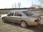 Автомобиль Mercedes-Benz W124 E220 седан фото