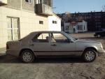 Автомобиль Mercedes-Benz W124 E220 седан фото