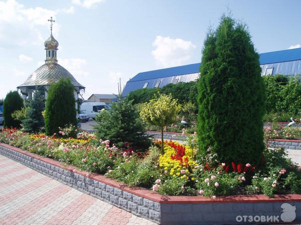 Почаевская лавра. Источник Св. Анны (Украина, Почаев) фото