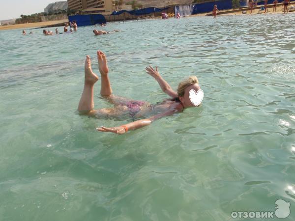 Почему в Мертвое море нужно заходить спиной и ни в коем случае нельзя нырять