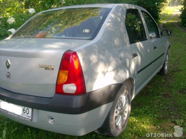 Автомобиль Renault Logan SR седан фото