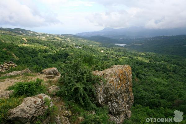 вид от крепости Фуна на Алушту