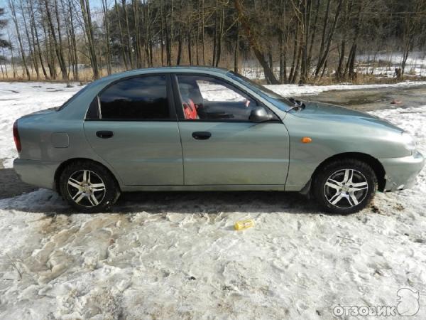 Автомобиль Chevrolet Lanos седан фото