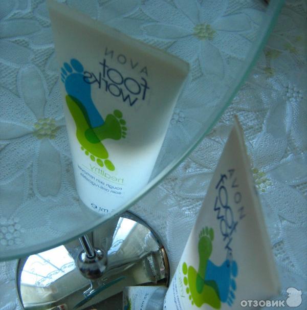 Средство для смягчения огрубевшей кожи ног Avon Footworks Rough Skin Remover фото