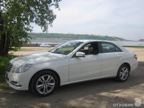 Автомобиль Mercedes-Benz E-class фото