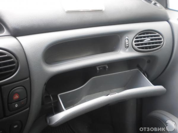 Автомобиль Renault Megane Scenic 1997 бензин 1.6 фото