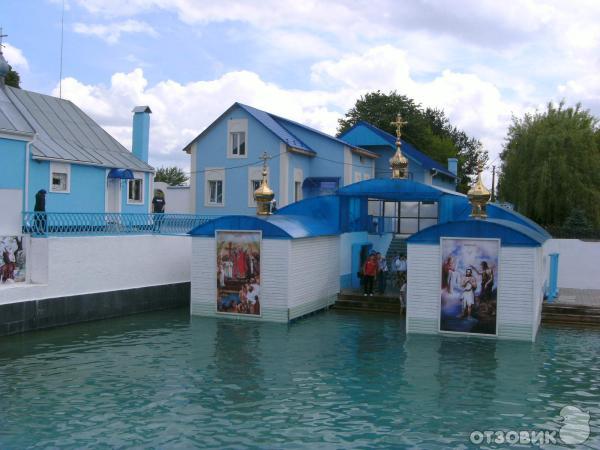 Почаевская лавра. Источник Св. Анны (Украина, Почаев) фото