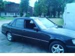 Автомобиль Mercedes-Benz W124 E220 седан фото