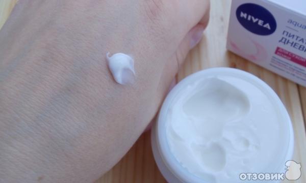 Дневной крем для лица Nivea Aqua Effect Питательный для сухой кожи фото