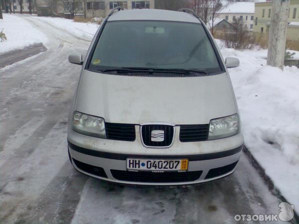 Автомобиль Volkswagen Sharan - минивэн фото