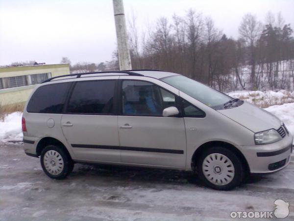 Автомобиль Volkswagen Sharan - минивэн фото